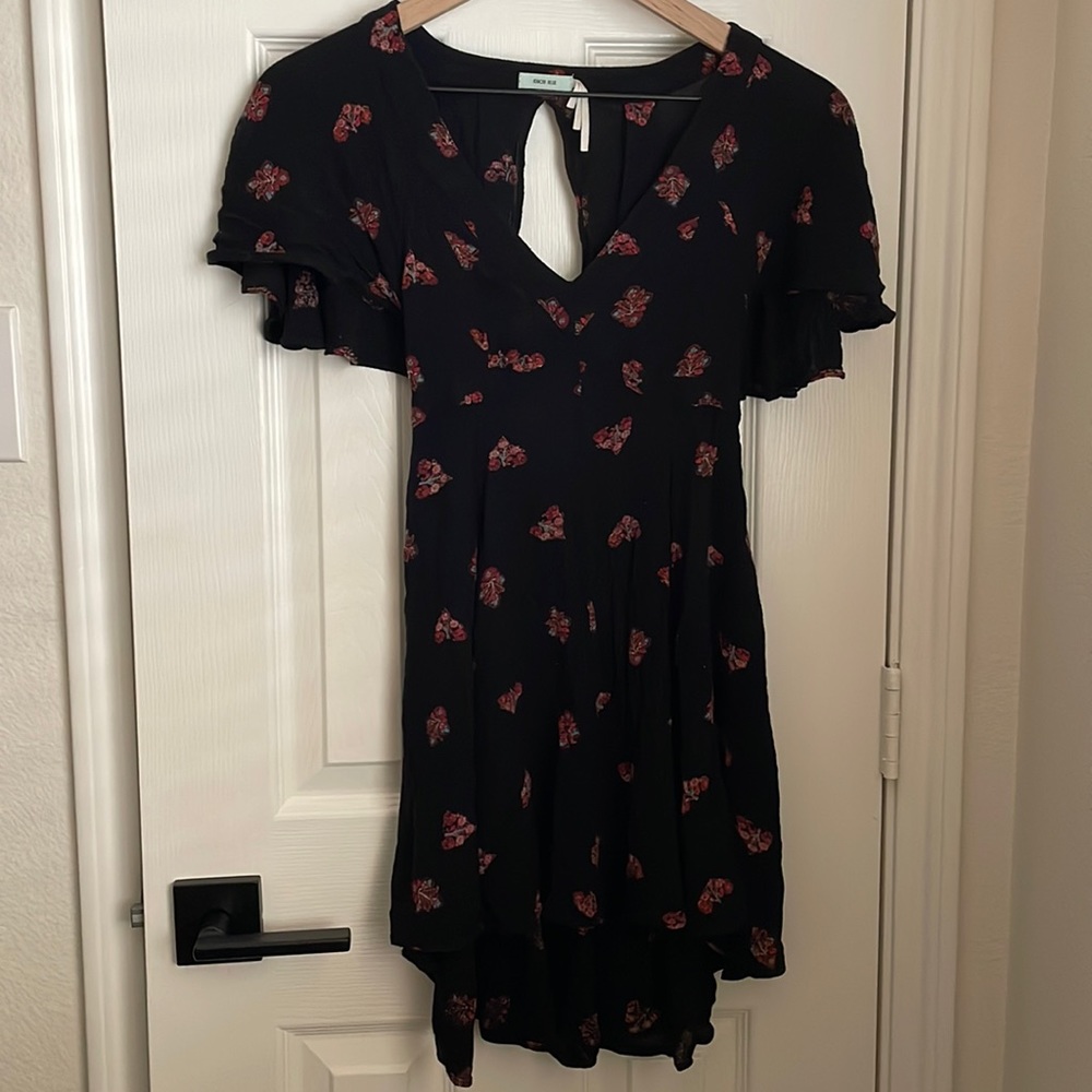 URBAN OUTFITTERS FLORAL BACKLESS DRESS